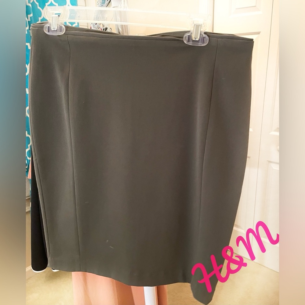 H & M Army green skirt w/ gold zipper